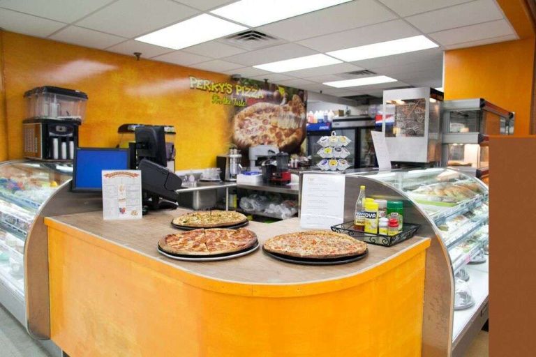 Plaza Perkys Pizza 3 768x512