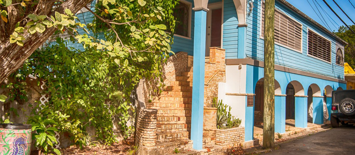 ad caribbean breeze vacation rentals exterior