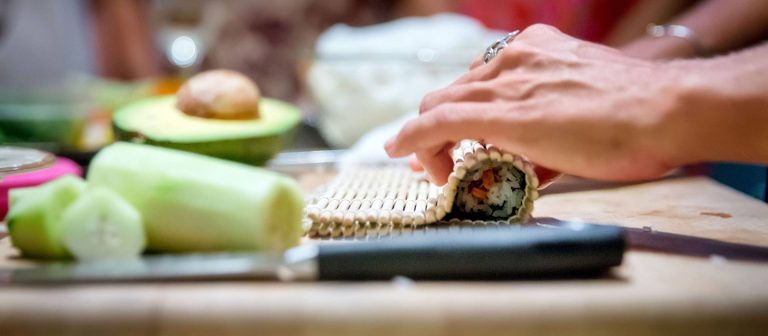 ad umami sushi rolling lindsay kammerzelt 3 768x336