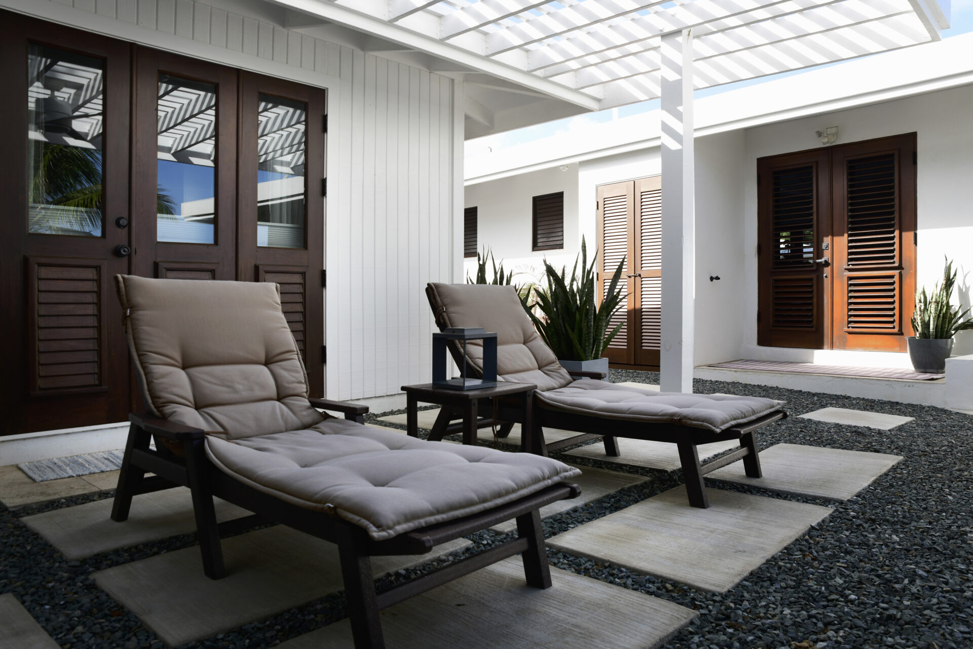 adv casa blanca villa patio