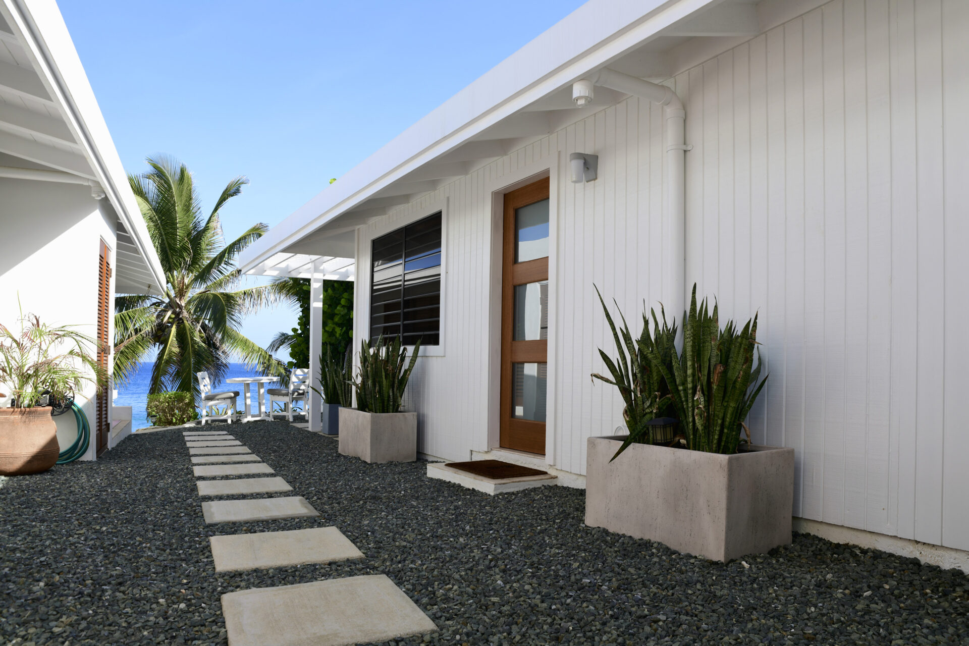 adv casa blanca villa walkway