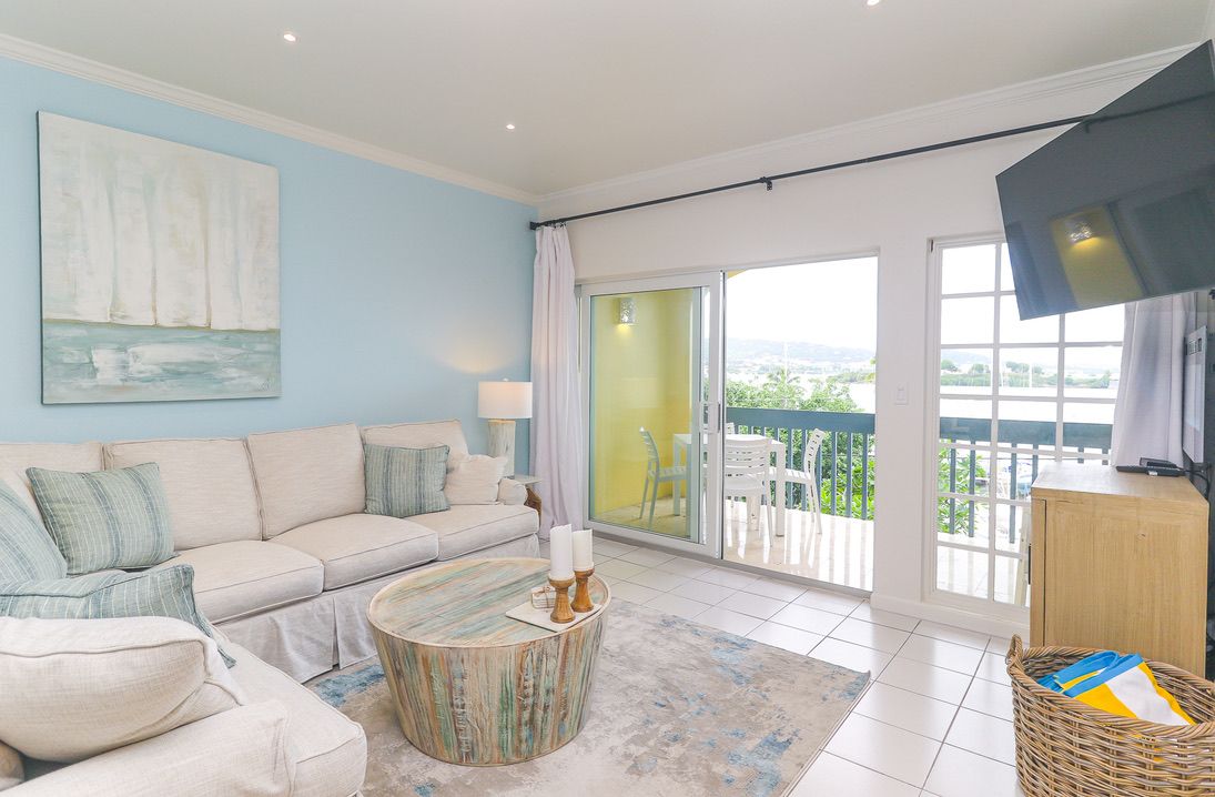 bettys hideaway living room