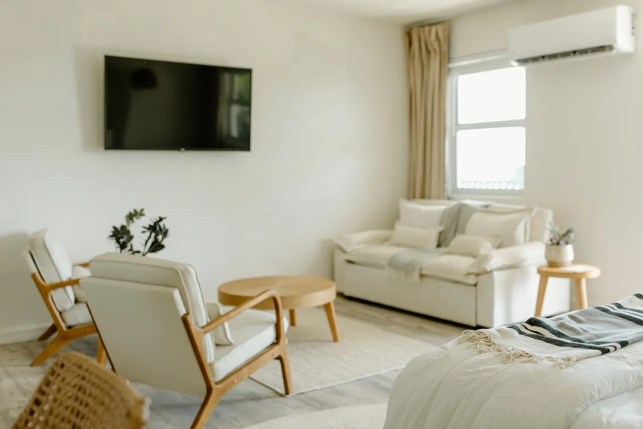 content cove hotel premier suite sitting area