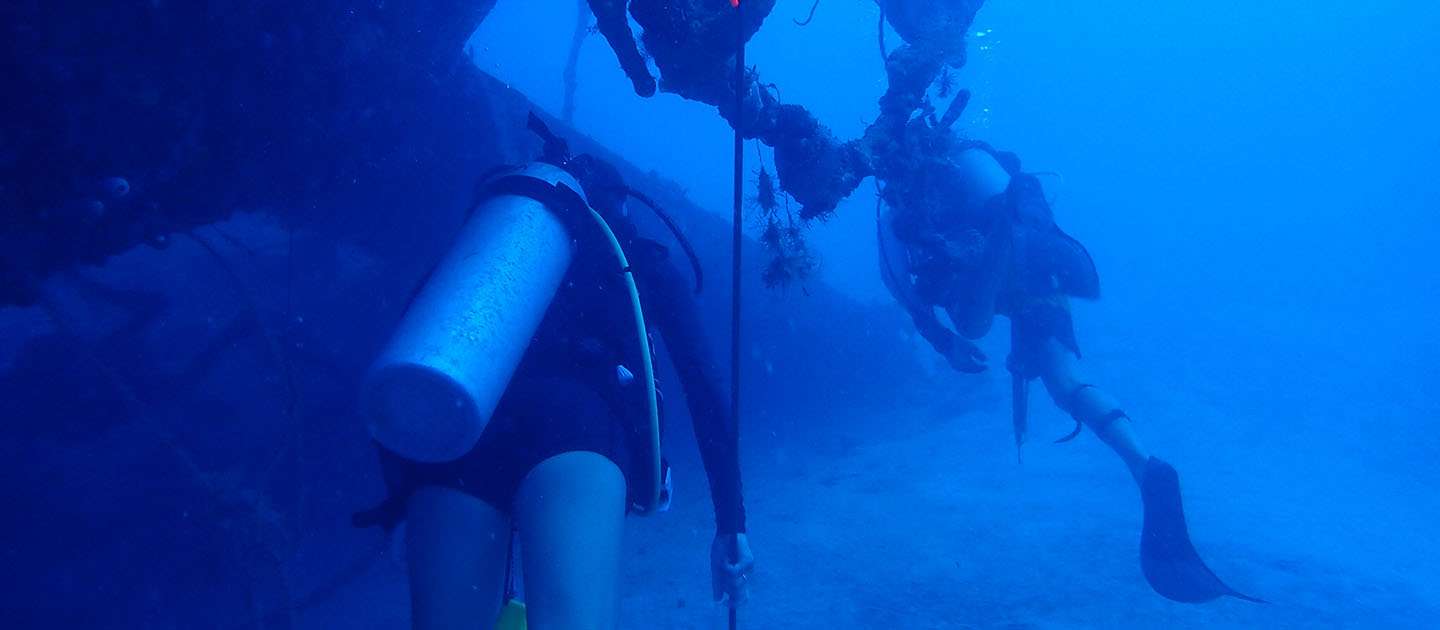 feat wrecks dive 00