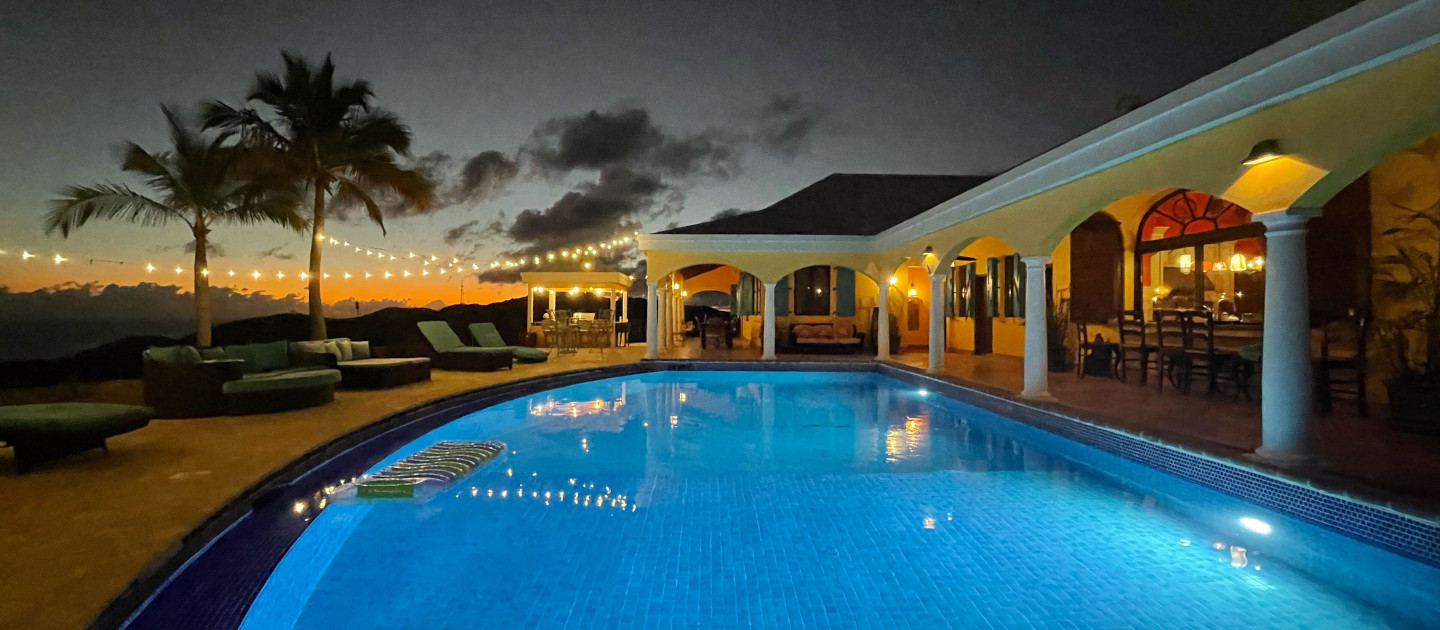 gallery calabash vacations rental at night