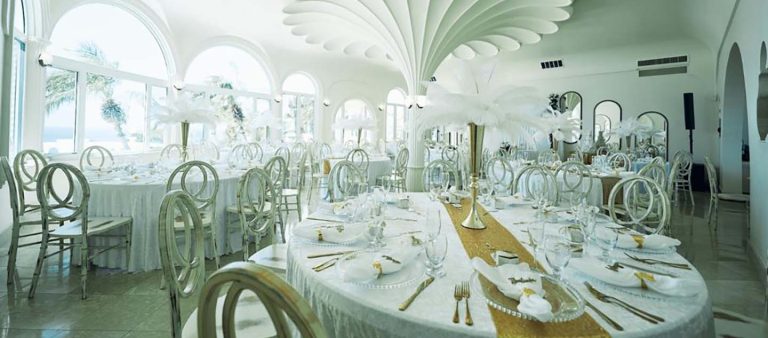 gallery castle stx white wedding tablescapes 768x338