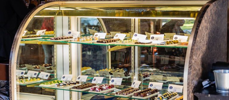 gallery display case fb 3 768x336