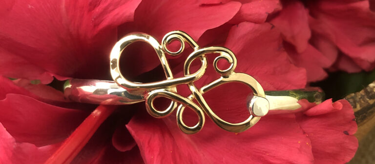 gallery crucian gold buterfly bracelet 768x336