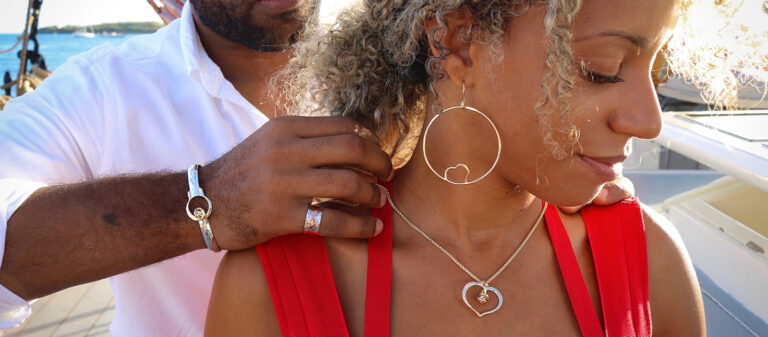 gallery crucian gold couple necklace close up 768x337