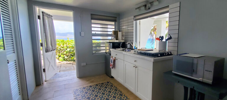 casa blanca studio kitchen 768x337