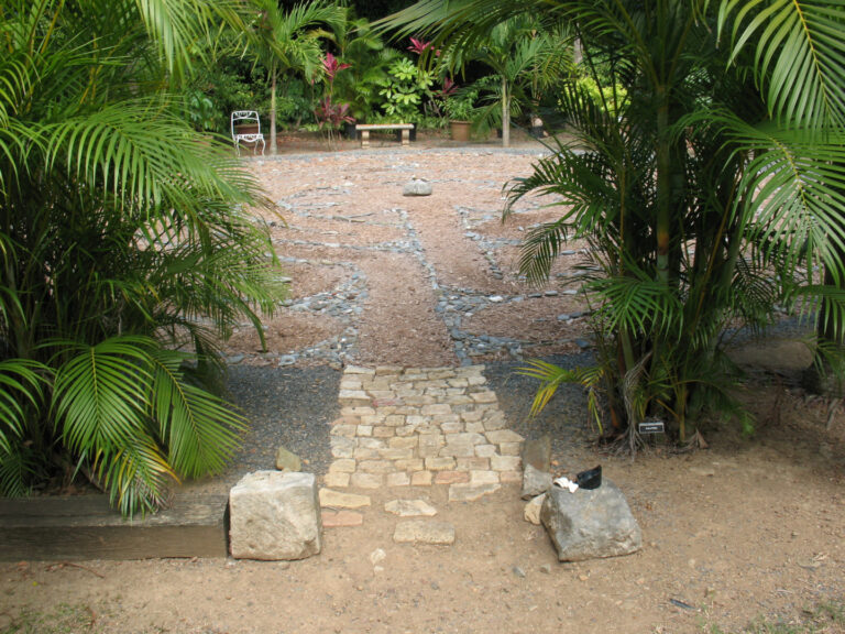 estate mt washington 2014 0724 Labyrinth Entrance 768x576