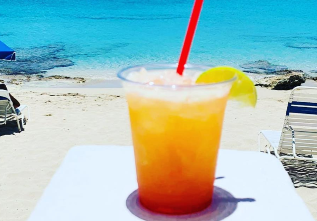 edit_beach-bar-blog_sand-castle-on-the-beach