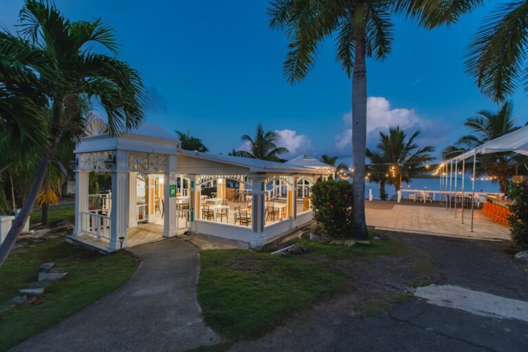 bungalows on the bay restaurant at night 768x512