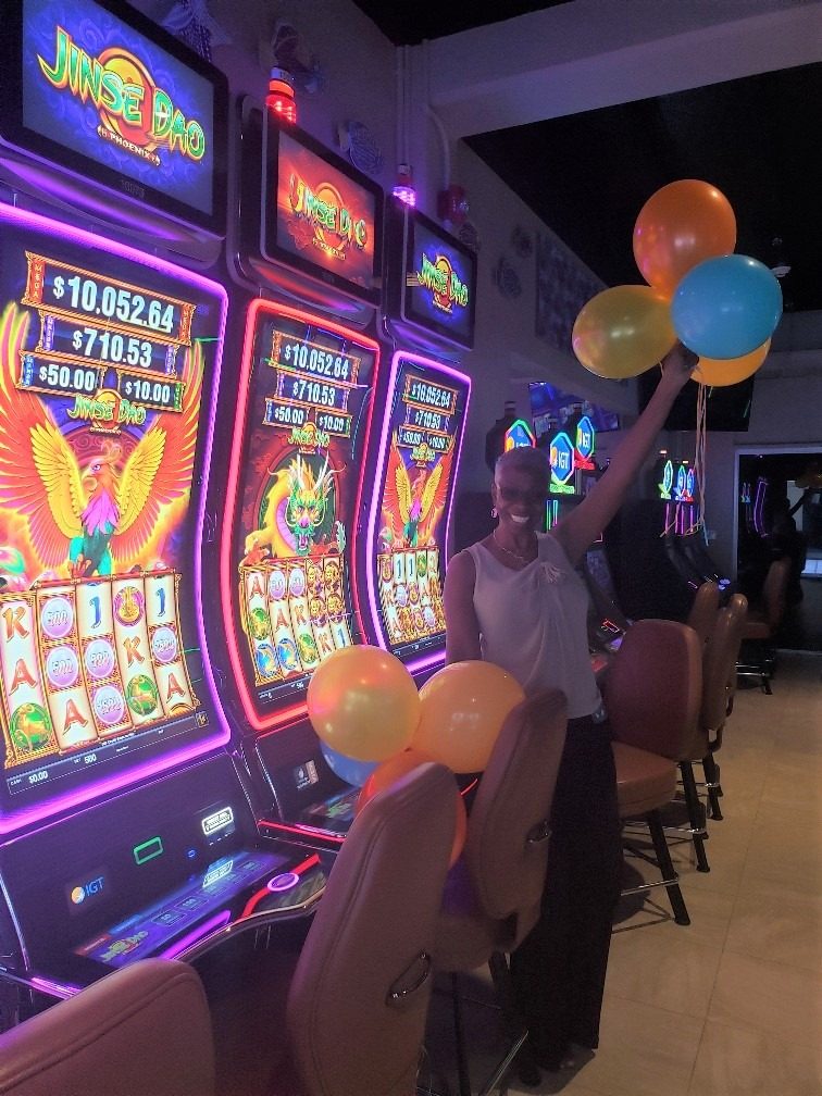 caravelle casino player with balloons 1